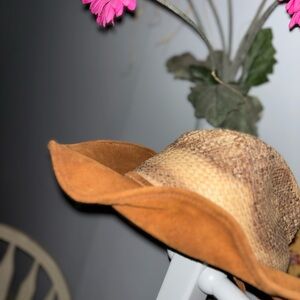Charlie 1 Horse.  Brown Straw Hat leather rim Sz Sm